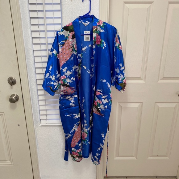 Japanese kimono with robe belt NWT - Picture 1 of 7